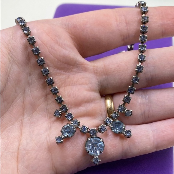 💛 Elegant Vintage Coro Silver Blue Crystal Necklace - Picture 5 of 5